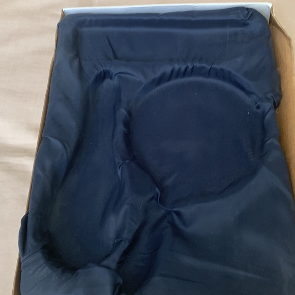 Vintage silverplate three piece grooming set. Comes w/ original lower box. - Picture 5 of 6